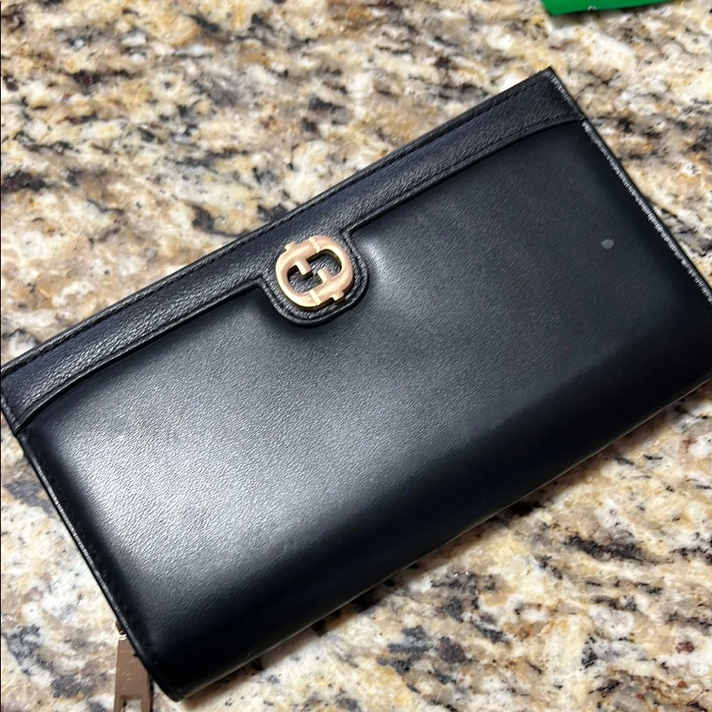 ❤️✔️Chic Black Leather Wallet with Gold Accent NWOT - Picture 1 of 8